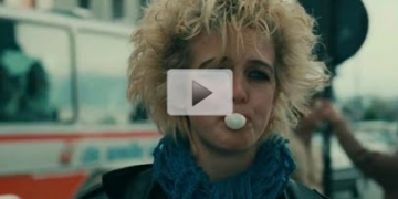 Dans les coulisses d’un tournage marqué par la douleur – Agnès Soral brise le silence sur Coluche